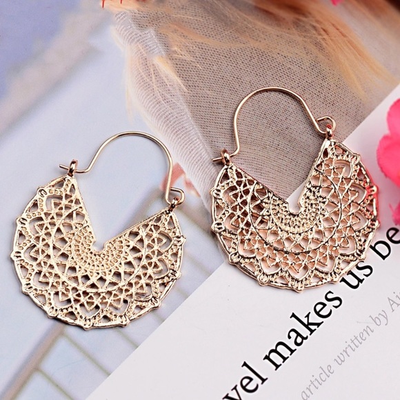 New Gold Intricate Designed Earrings - Picture 3 of 5